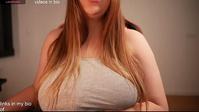 Snapshot of Vikky_Love chatting on December 29, 2024, 9:09 pm Vikky Love online show from December 29, 2024, 9:09 pm