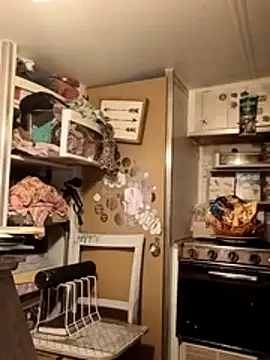 whitetrashdirtyslut online show from April 4, 2026, 3:53 pm