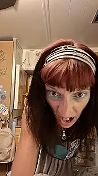 whitetrashdirtyslut online show from June 10, 2026, 11:09 am