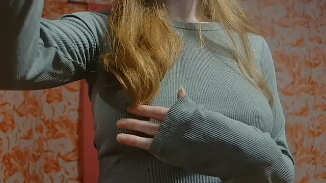 strawberrysmoothie online show from February 14, 2025, 2:39 am