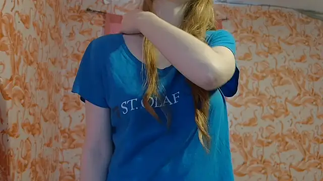 strawberrysmoothie online show from October 12, 2025, 7:35 pm