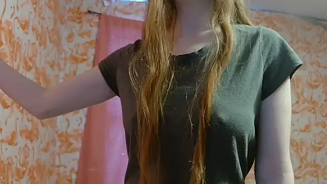 strawberrysmoothie online show from February 10, 2026, 9:19 pm