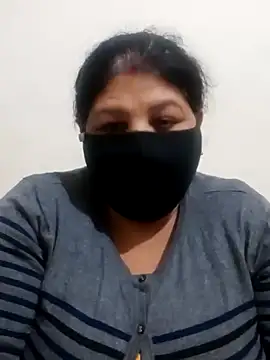 Snapshot of Shoni__ chatting on December 4, 2024, 5:44 pm Shoni online show from December 4, 2024, 5:44 pm