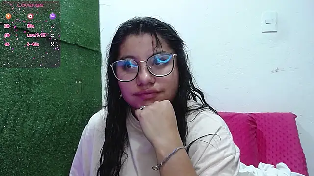 Snapshot of Miaa_Smiith1 chatting on November 4, 2025, 10:03 am Miaa Smiith1 online show from November 4, 2025, 10:03 am