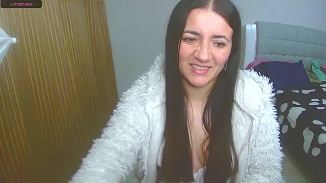 Snapshot of Dayanna_Smitt chatting on February 14, 2025, 2:07 am Dayanna Smitt online show from February 14, 2025, 2:07 am