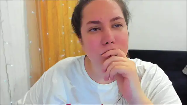  madalexa  online show from April 19, 2026, 4:17 pm