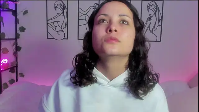 Megan Rodrigo online show from February 28, 2025, 7:35 pm