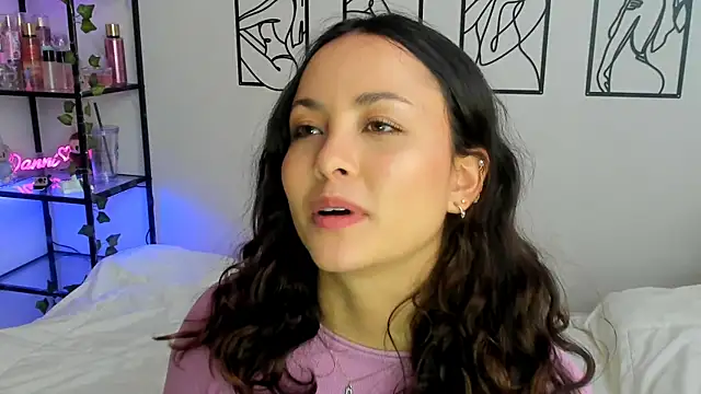 Megan Rodrigo online show from September 28, 2025, 8:03 pm