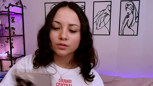 Megan Rodrigo online show from October 12, 2025, 7:02 pm