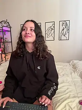 Megan Rodrigo online show from November 11, 2025, 7:14 pm