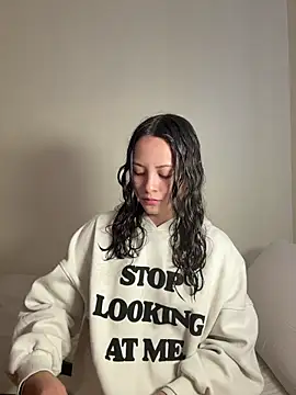 Megan Rodrigo online show from January 14, 2026, 2:01 pm