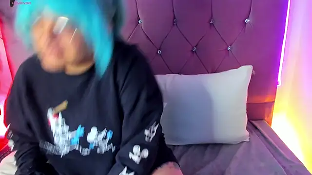 lucky-leah online show from February 19, 2025, 3:28 am