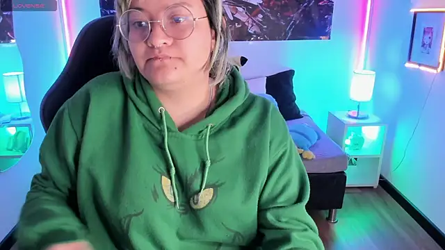 lucky-leah online show from September 12, 2025, 3:50 am