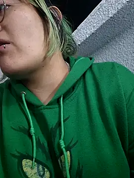 lucky-leah online show from October 10, 2025, 3:38 am