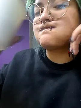 lucky-leah online show from April 8, 2026, 3:28 am