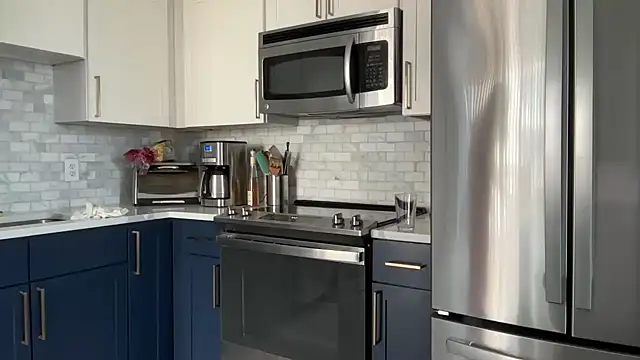 YUMIandbigWOLF online show from February 25, 2025, 9:46 pm