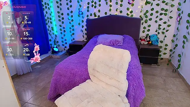 hazel lee ross online show from December 7, 2024, 2:57 pm