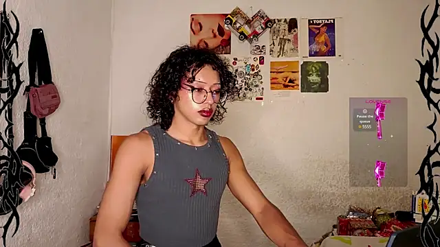 Snapshot of angelsdustxxx chatting on December 11, 2024, 2:30 am angelsdustxxx online show from December 11, 2024, 2:30 am