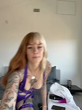 Snapshot of SallyDinosaur chatting on January 17, 2026, 7:50 pm SallyDinosaur online show from January 17, 2026, 7:50 pm