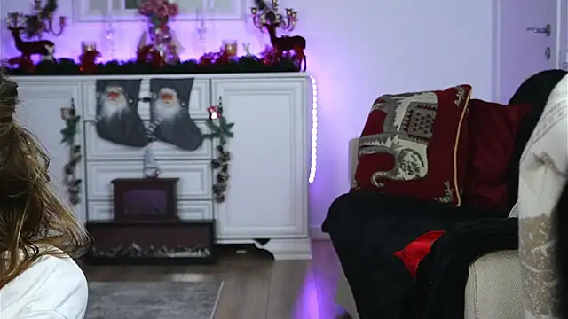 ivyleague  online show from December 2, 2025, 4:40 am