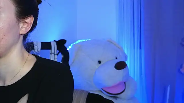 ivyleague  online show from March 20, 2026, 6:02 pm