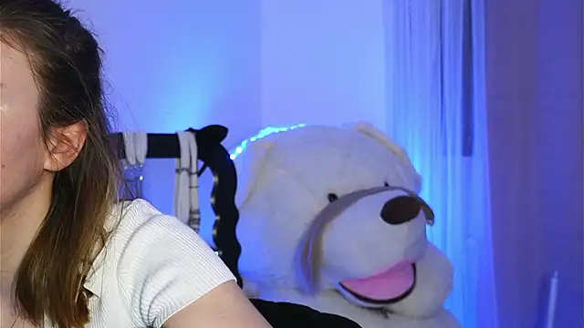 ivyleague  online show from March 21, 2026, 6:22 pm