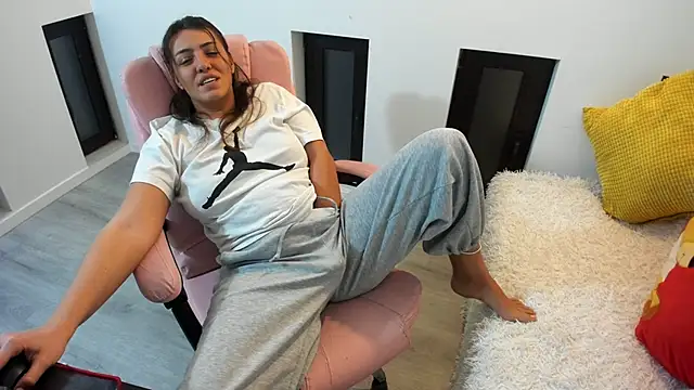 Dyana Kaylinn online show from November 29, 2025, 4:59 am