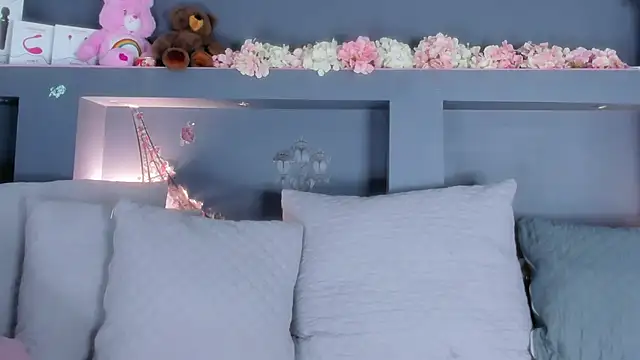 rosemonrooe online show from February 1, 2025, 4:22 pm