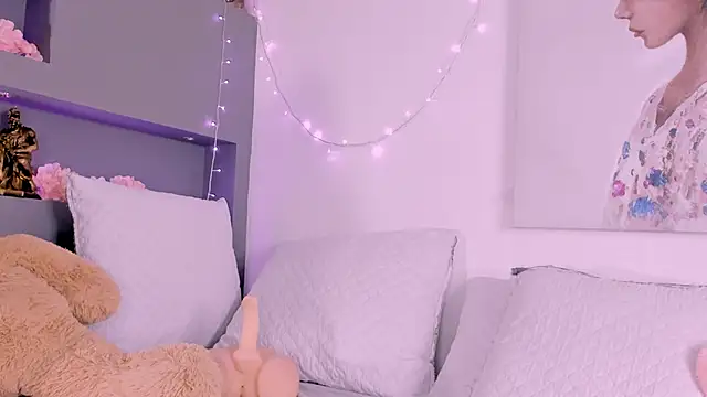 rosemonrooe online show from March 3, 2025, 6:12 pm