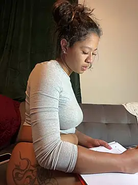 Snapshot of VanessaBling chatting on February 21, 2025, 2:28 am VanessaBling online show from February 21, 2025, 2:28 am