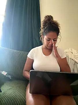 Snapshot of VanessaBling chatting on October 2, 2025, 8:38 pm VanessaBling online show from October 2, 2025, 8:38 pm