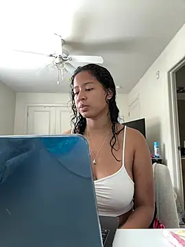 Snapshot of VanessaBling chatting on June 26, 2026, 2:43 pm VanessaBling online show from June 26, 2026, 2:43 pm