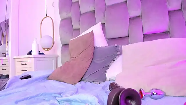 PamelaMendez  online show from March 4, 2025, 9:18 am