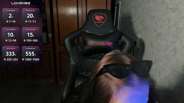 Snapshot of Rachel_Sharp chatting on December 20, 2024, 11:32 am Rachel Sharp online show from December 20, 2024, 11:32 am