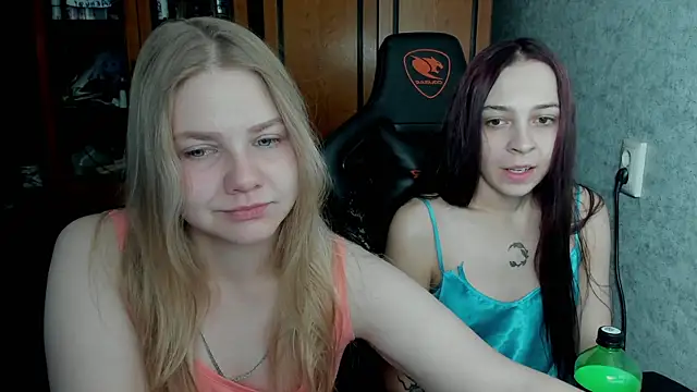 Snapshot of Rachel_Sharp chatting on October 1, 2025, 4:40 am Rachel Sharp online show from October 1, 2025, 4:40 am