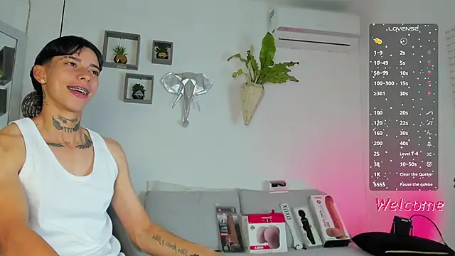 AmberAdams  online show from December 15, 2025, 3:27 pm