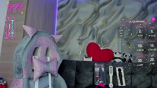 AmberAdams  online show from April 21, 2026, 1:42 am