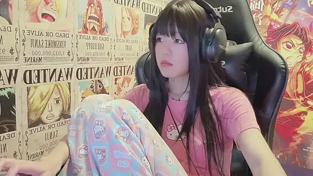 Snapshot of SNAKEgirlQAQ chatting on June 1, 2026, 4:41 pm SNAKEgirlQAQ online show from June 1, 2026, 4:41 pm