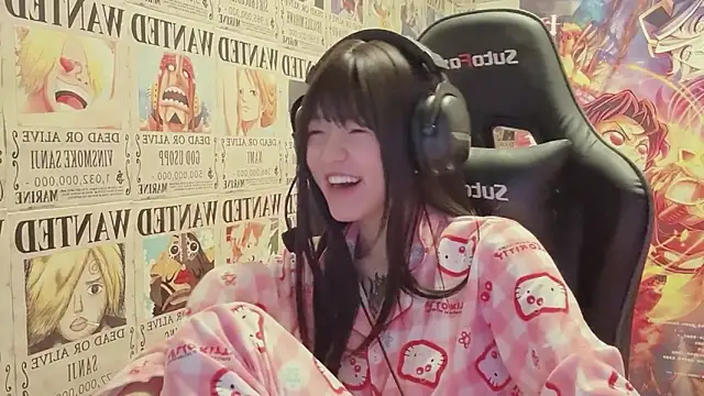 SNAKEgirlQAQ online show from June 7, 2026, 5:27 pm