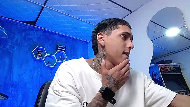 Liam lee online show from December 5, 2024, 3:50 pm