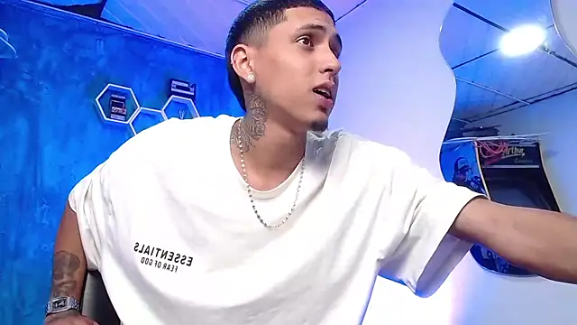 Liam lee online show from December 14, 2024, 4:42 pm