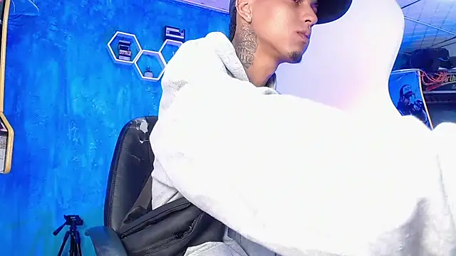 Liam lee online show from January 7, 2025, 1:03 pm