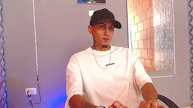 Snapshot of Liam_lee chatting on July 10, 2026, 8:44 pm Liam lee online show from July 10, 2026, 8:44 pm