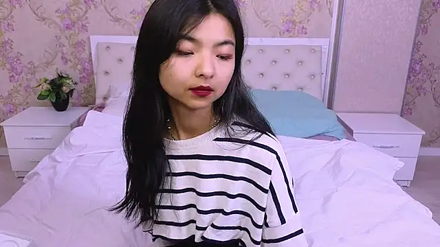 Snapshot of Shy_Kira chatting on December 2, 2024, 12:29 pm Shy Kira online show from December 2, 2024, 12:29 pm