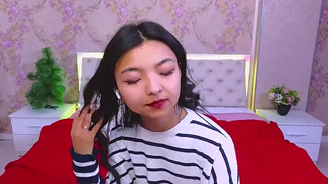 Snapshot of Shy_Kira chatting on December 17, 2024, 12:33 pm Shy Kira online show from December 17, 2024, 12:33 pm