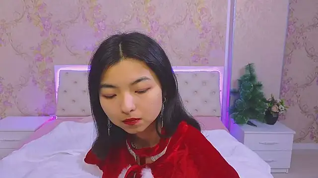 Snapshot of Shy_Kira chatting on December 21, 2024, 12:27 pm Shy Kira online show from December 21, 2024, 12:27 pm