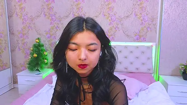 Snapshot of Shy_Kira chatting on December 24, 2024, 6:39 pm Shy Kira online show from December 24, 2024, 6:39 pm