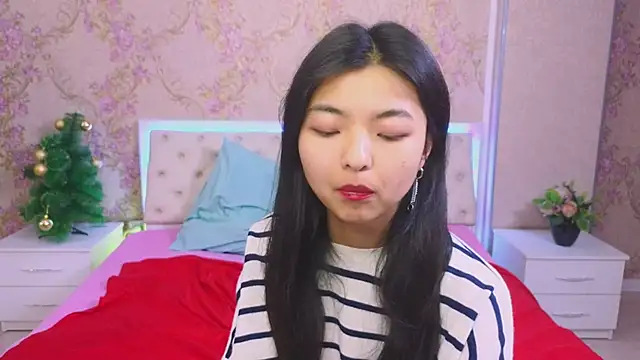 Snapshot of Shy_Kira chatting on January 10, 2025, 3:27 pm Shy Kira online show from January 10, 2025, 3:27 pm