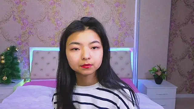 Snapshot of Shy_Kira chatting on January 12, 2025, 12:44 pm Shy Kira online show from January 12, 2025, 12:44 pm