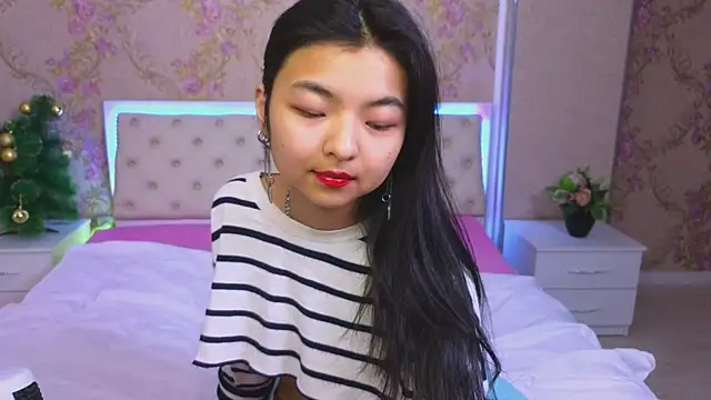 Snapshot of Shy_Kira chatting on January 12, 2025, 3:46 pm Shy Kira online show from January 12, 2025, 3:46 pm